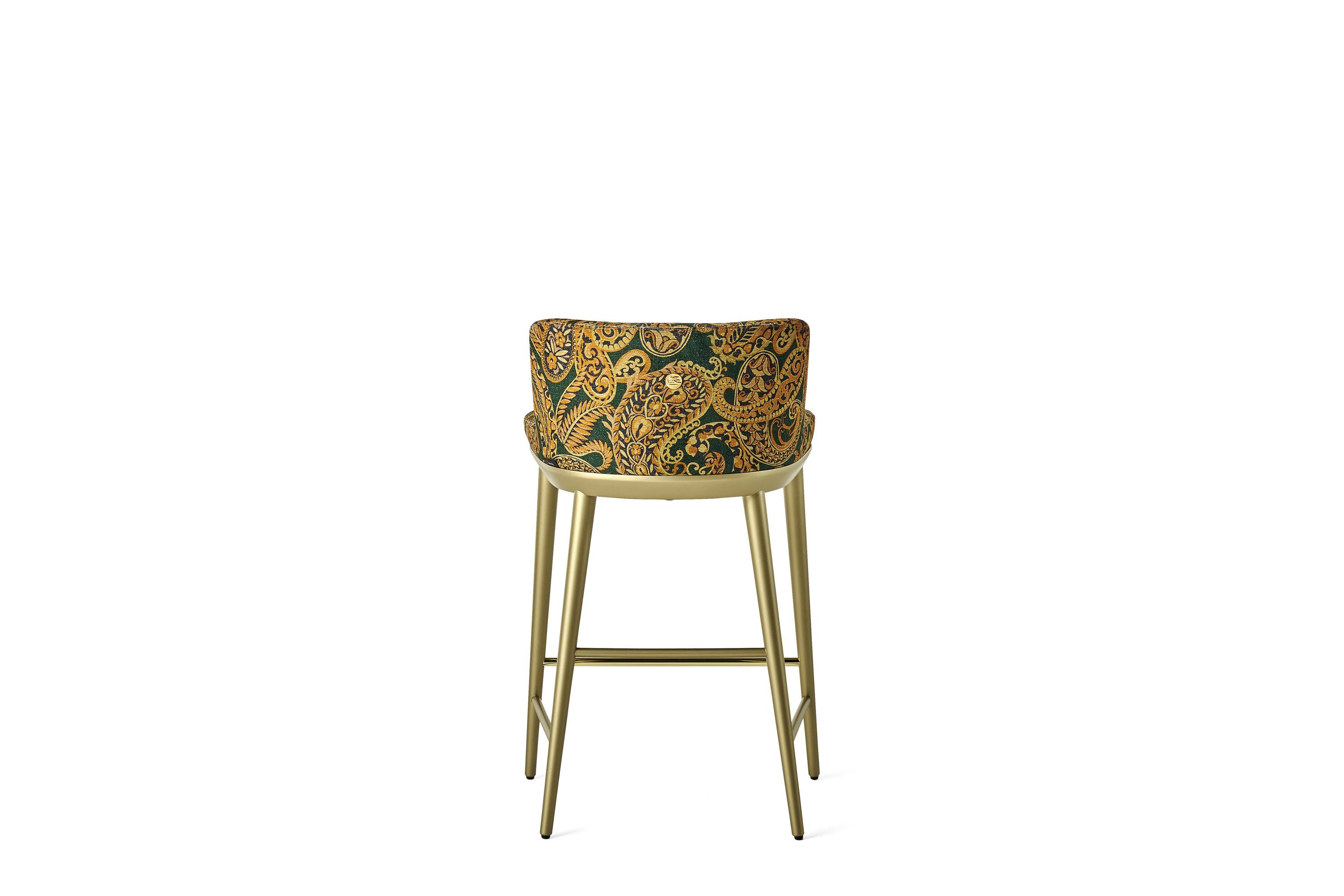 EHI_BARE_bar-stool_T.BARCH03AFWBC_2025_04.jpg