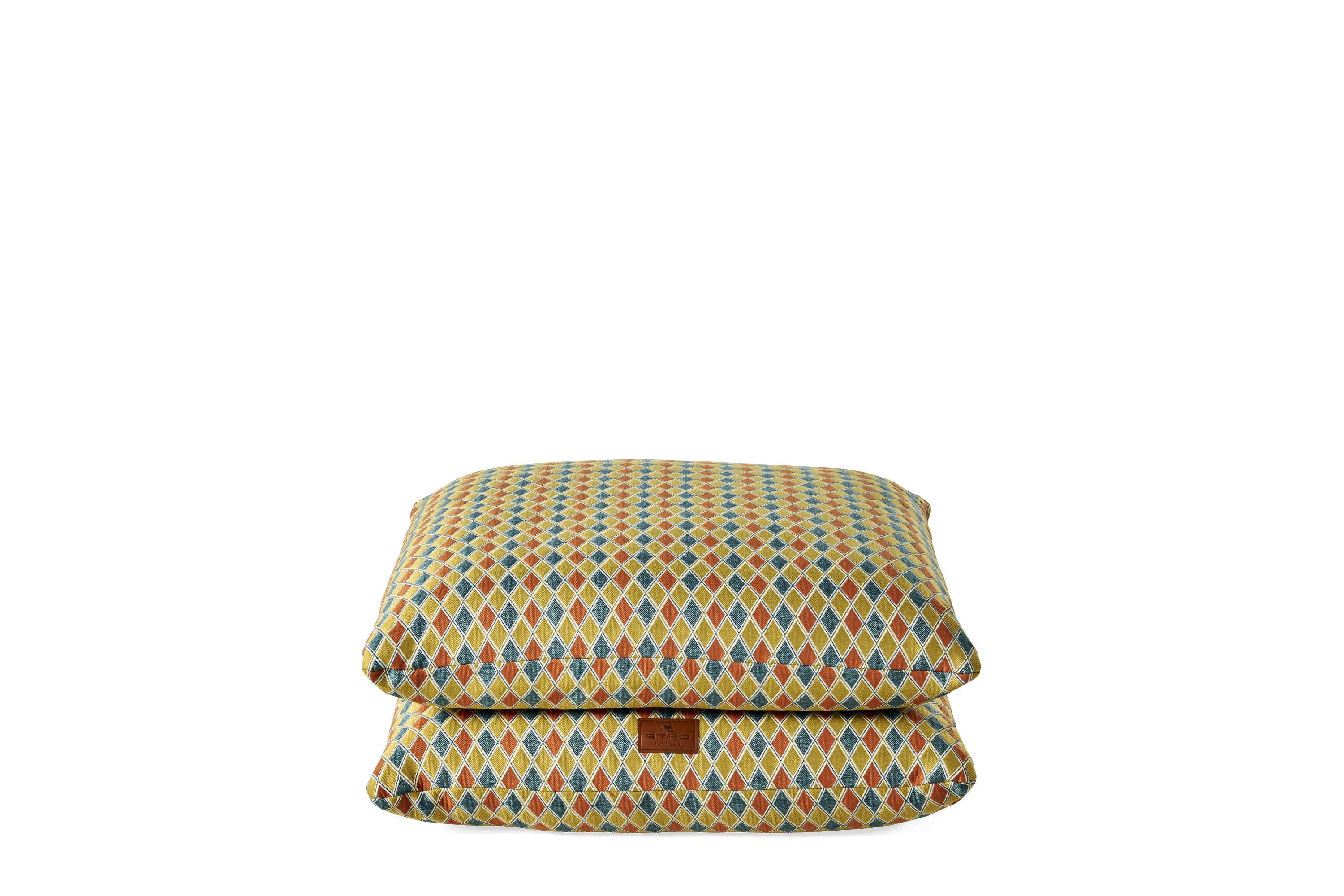 EHI_CUSHY_pouf_T.CUSOL05AZZBB_2025_01.jpg