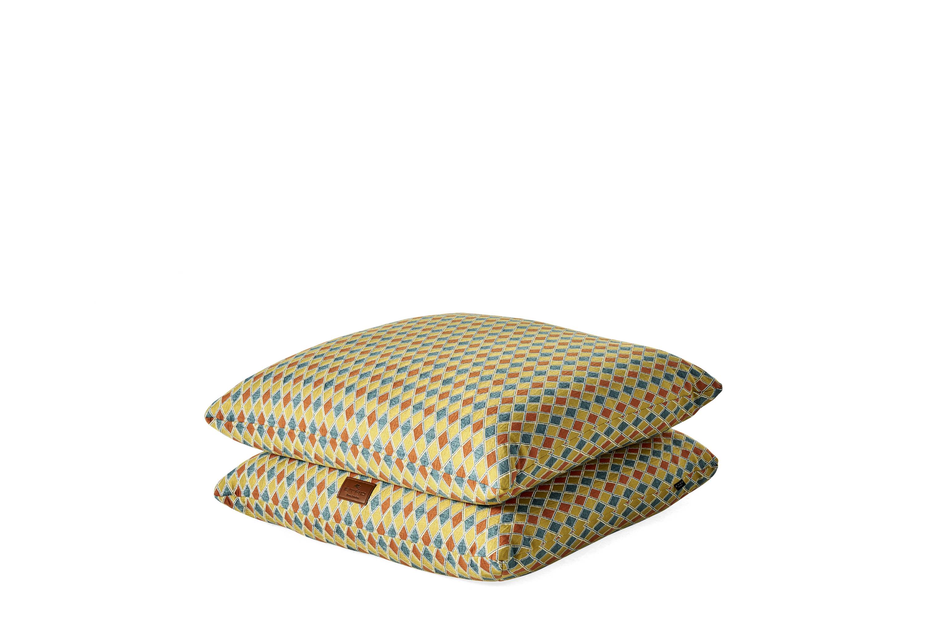 EHI_CUSHY_pouf_T.CUSOL05AZZBB_2025_02.jpg
